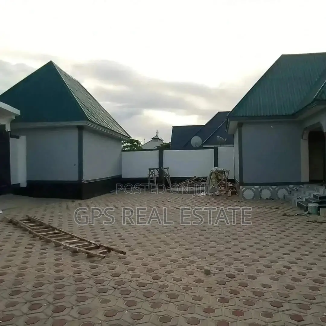4bdrm House in Max Evarist, Chamazi for Sale