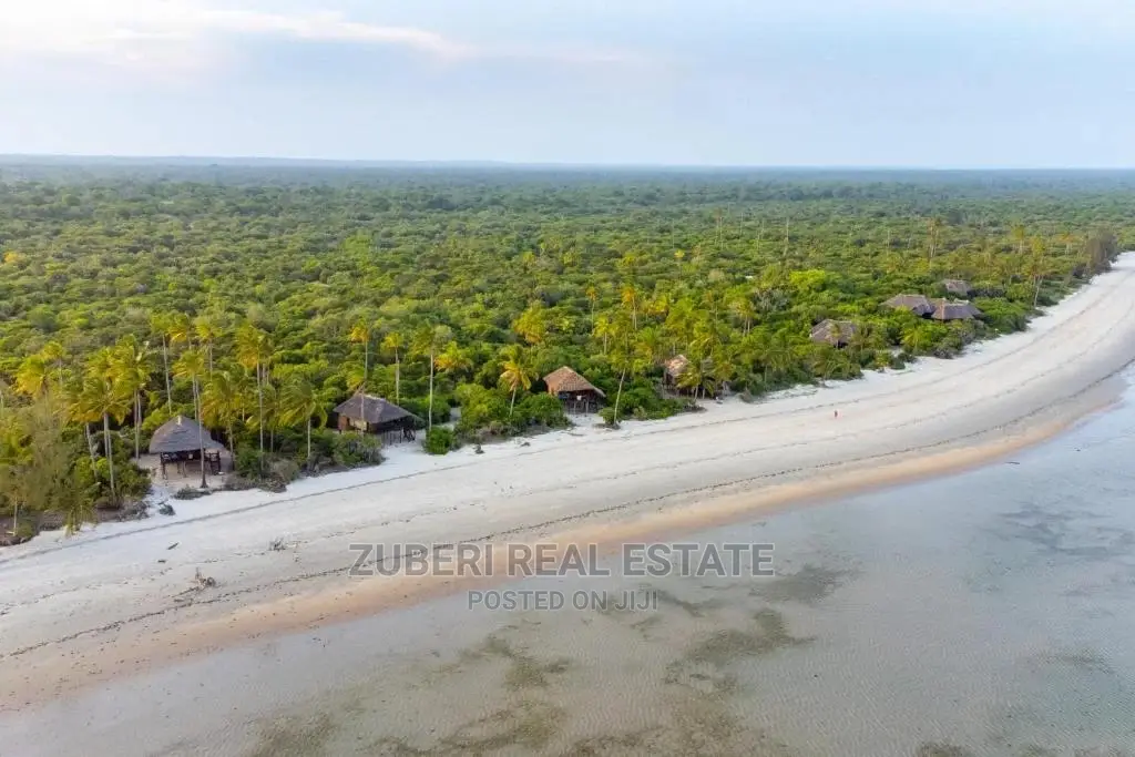 32 Rooms Beautiful Lodge for Sale.
