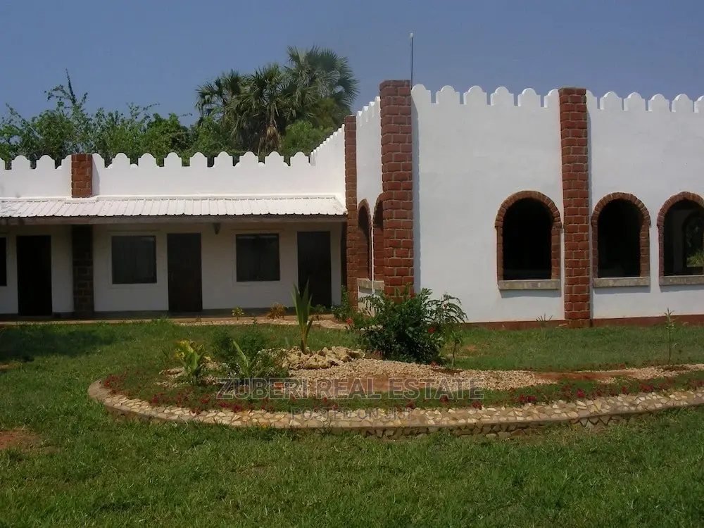 32 Rooms Beautiful Lodge for Sale.