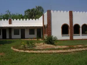 32 Rooms Beautiful Lodge for Sale.