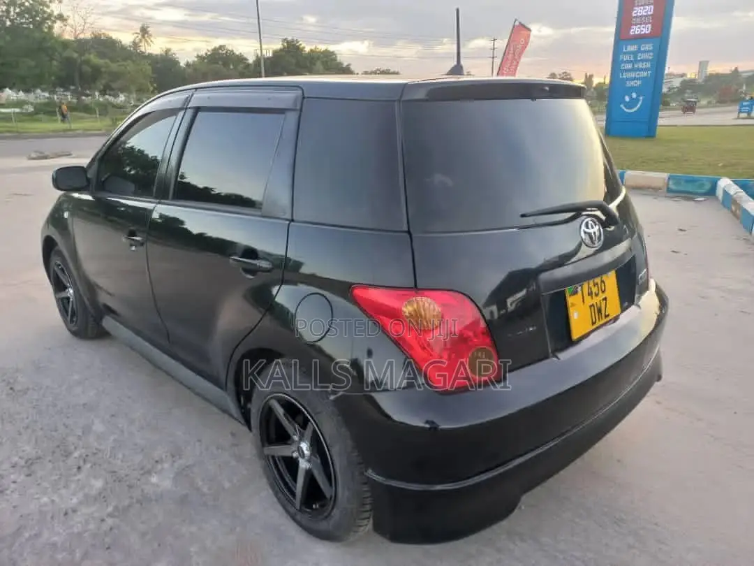 Toyota IST 2004 Black