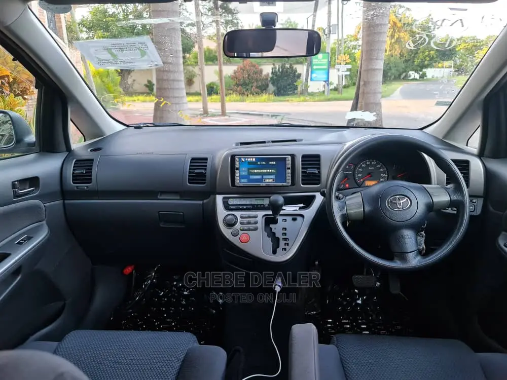 Toyota Wish 2005 Silver