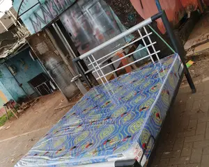 Kitanda Kizuri Full Na Godoro Lake