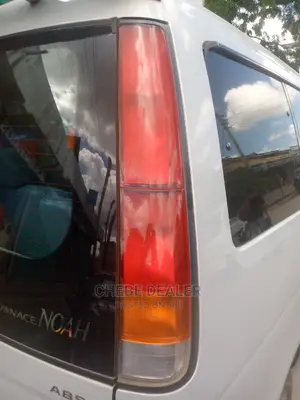 Toyota Noah 2.0 AWD (8 Seater) 2003 Off White