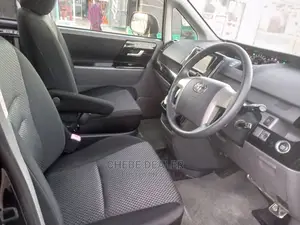 Toyota Noah 2.0 143hp AWD (7 Seater) 2008 Black