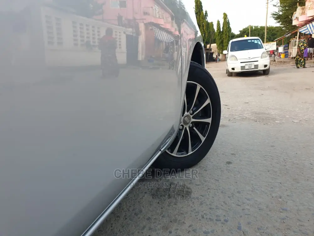 Toyota Sienta 1.5 AWD 2004 Silver