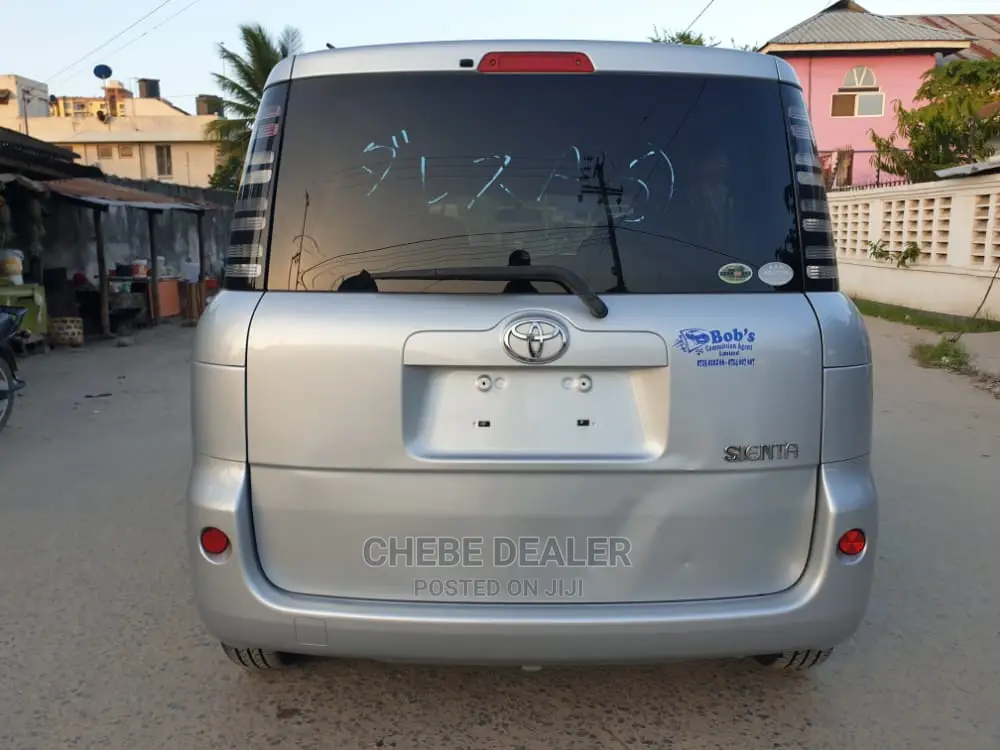 Toyota Sienta 1.5 AWD 2004 Silver
