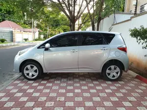 Toyota Ractis 1.3 FWD 2012 Silver