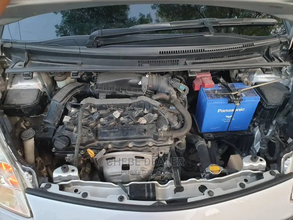Toyota Ractis 1.3 FWD 2012 Silver
