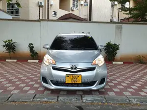 Toyota Ractis 1.3 FWD 2012 Silver