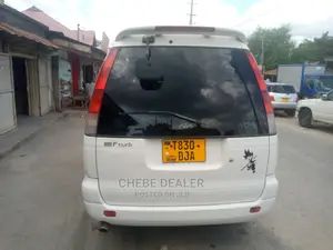 Toyota Noah 2.0 AWD (8 Seater) 2005 White