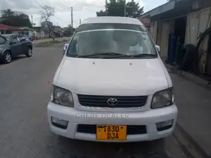 Toyota Noah 2.0 AWD (8 Seater) 2005 White