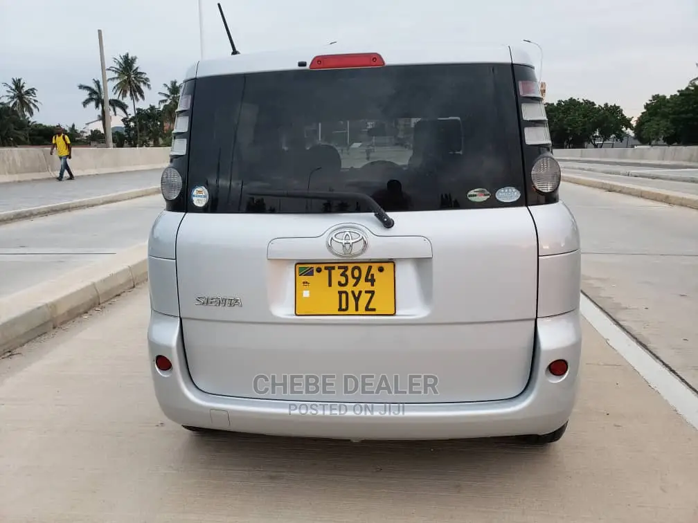 Toyota Sienta 1.5 AWD 2009 Silver