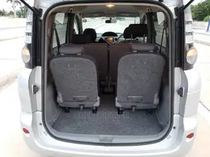 Toyota Sienta 1.5 AWD 2009 Silver