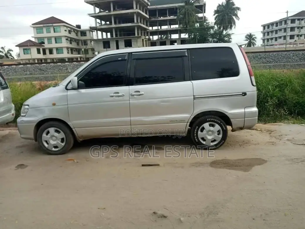 Toyota Noah 2.0 AWD (8 Seater) 2001 Silver