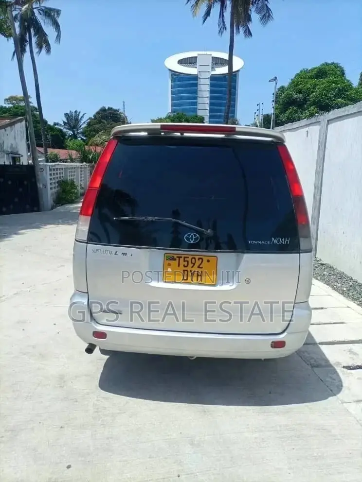 Toyota Noah 2.0 AWD (8 Seater) 2001 Silver