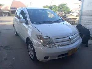 Toyota IST 2002 White