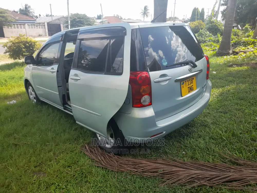 Toyota Raum 2004 Blue