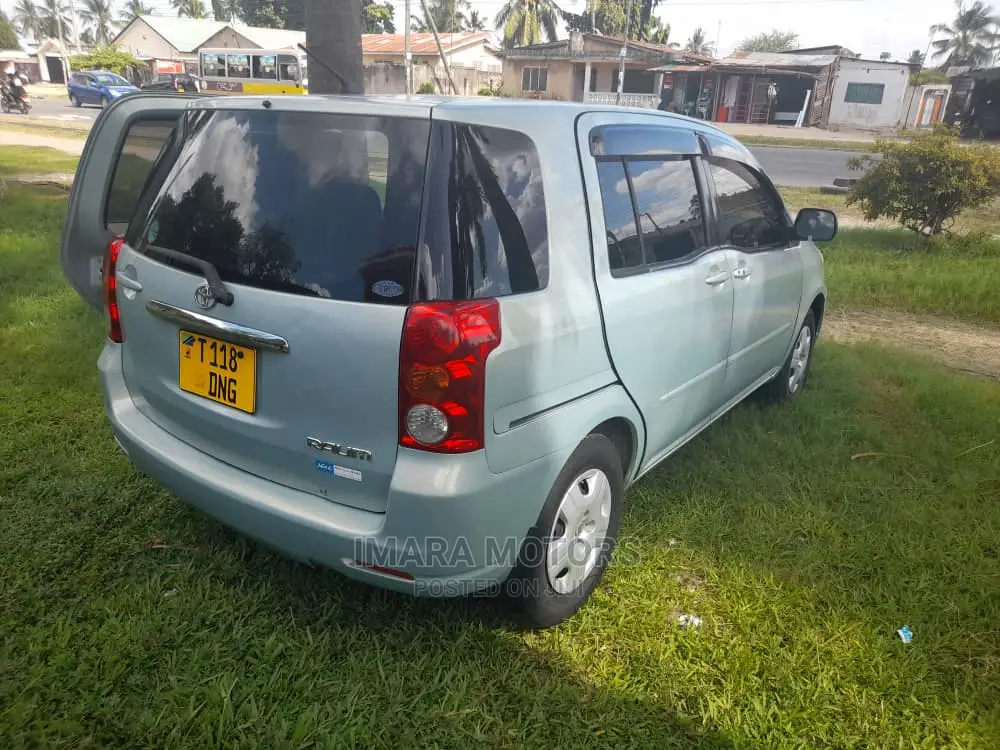 Toyota Raum 2004 Blue