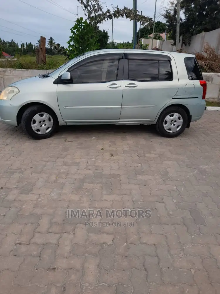 Toyota Raum 2004 Blue