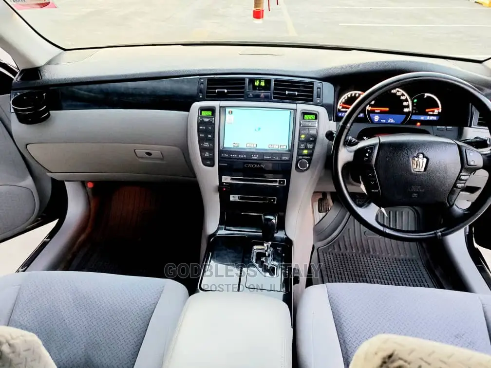 Toyota Crown 2004 Black
