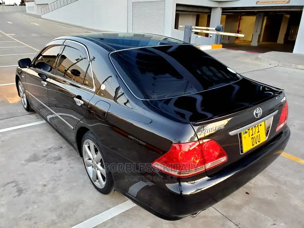 Toyota Crown 2004 Black