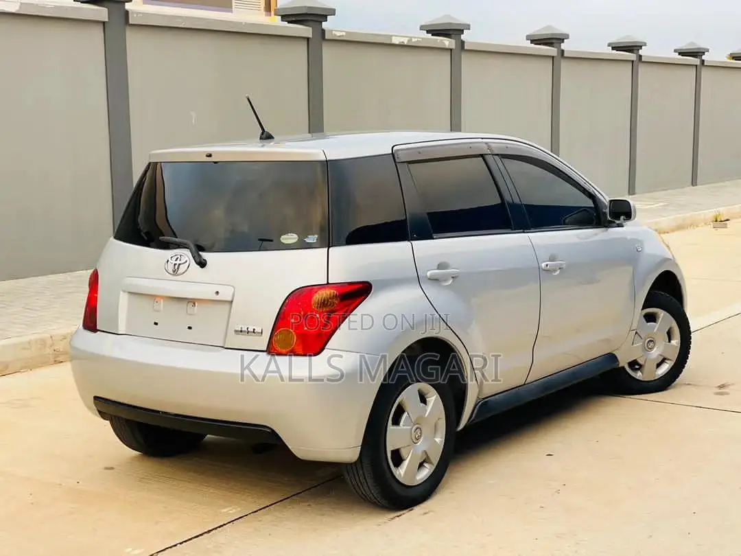 Toyota IST 2004 Silver