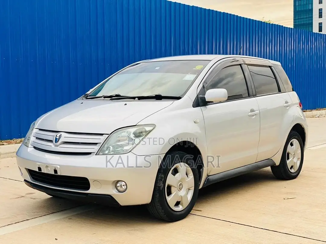 Toyota IST 2004 Silver