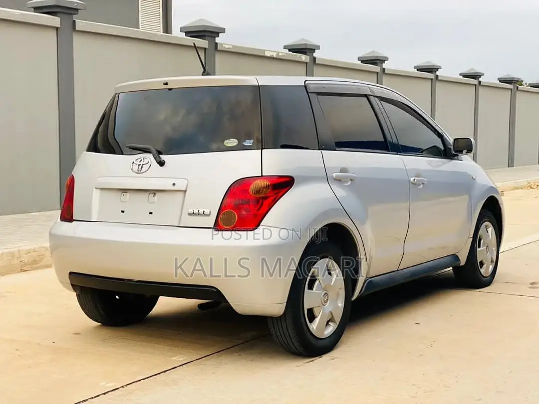Toyota IST 2004 Silver