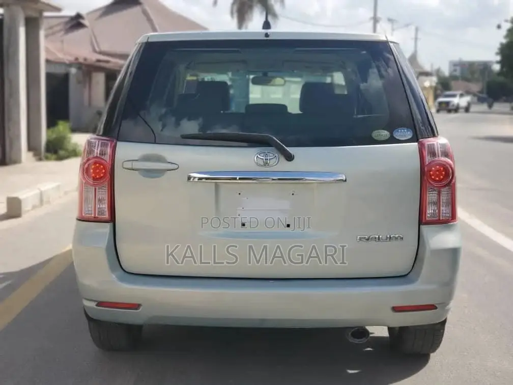 Toyota Raum 2004 Silver