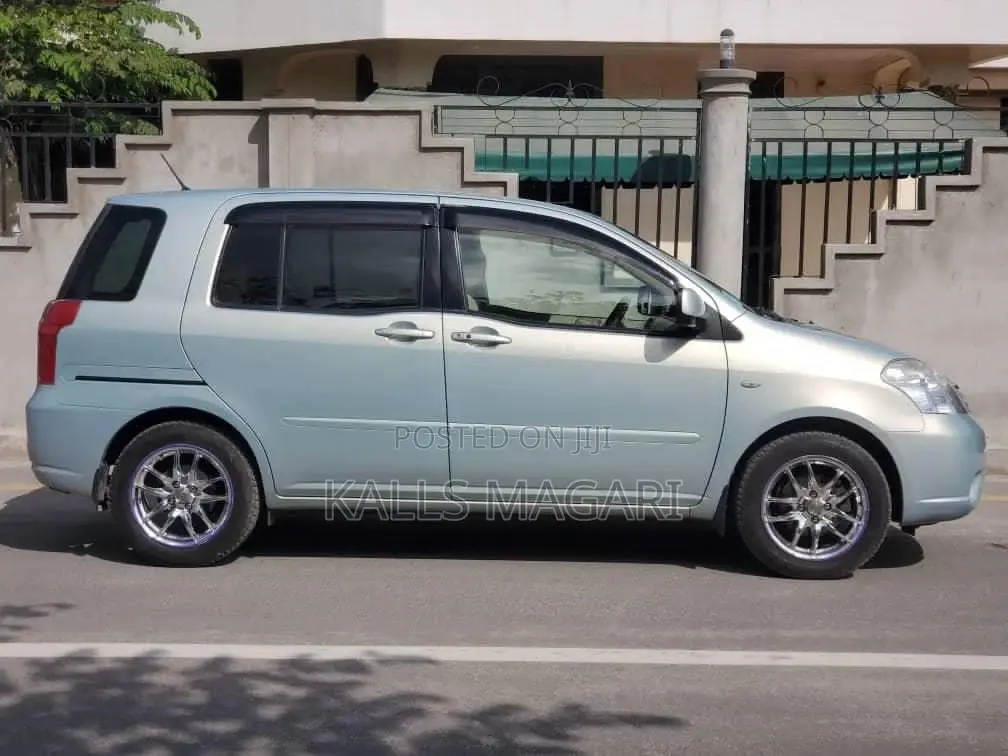 Toyota Raum 2004 Silver