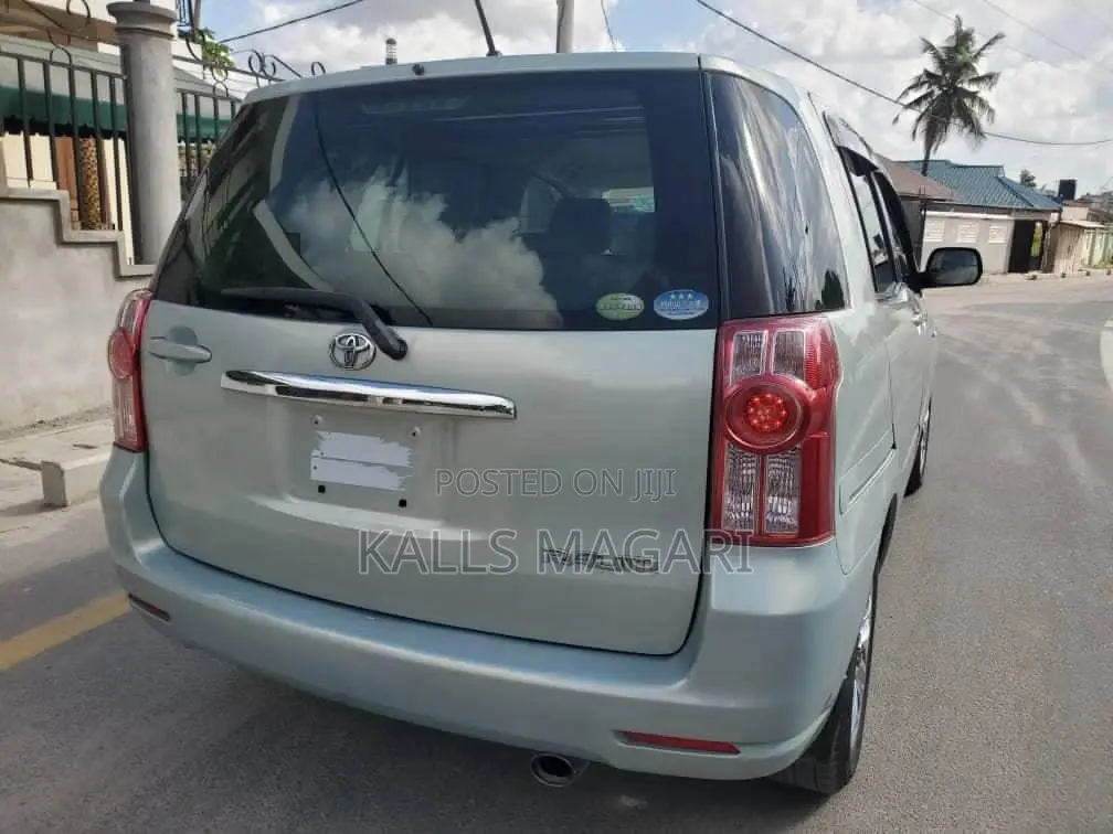 Toyota Raum 2004 Silver