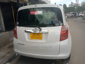 Toyota Ractis 2006 White