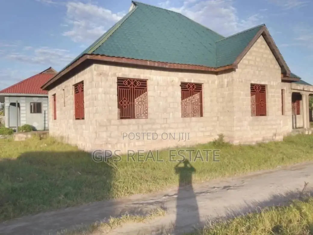 10bdrm House in Max Evarst, Ilala for Sale