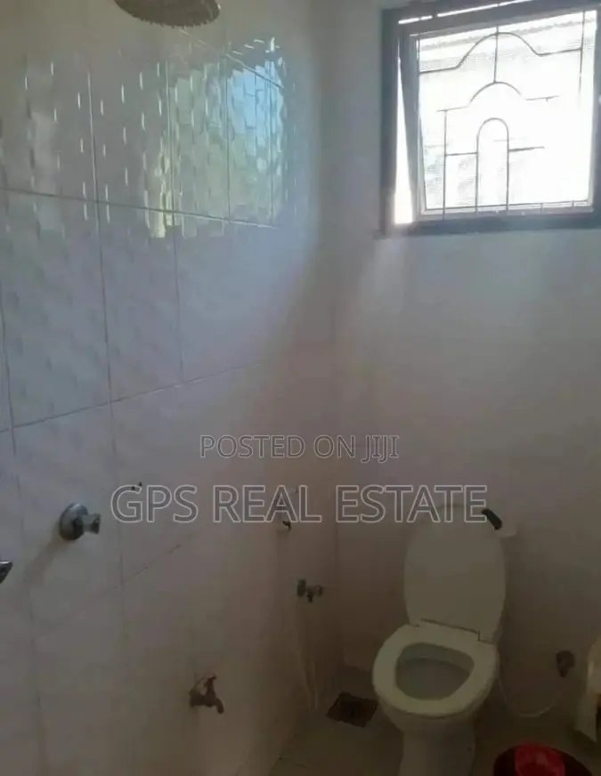 5bdrm House in Max Evarst, Kinondoni for Rent