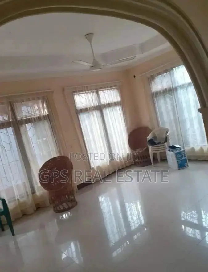 5bdrm House in Max Evarst, Kinondoni for Rent