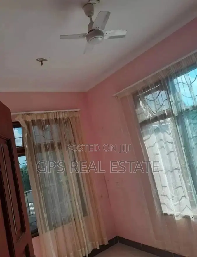 5bdrm House in Max Evarst, Kinondoni for Rent