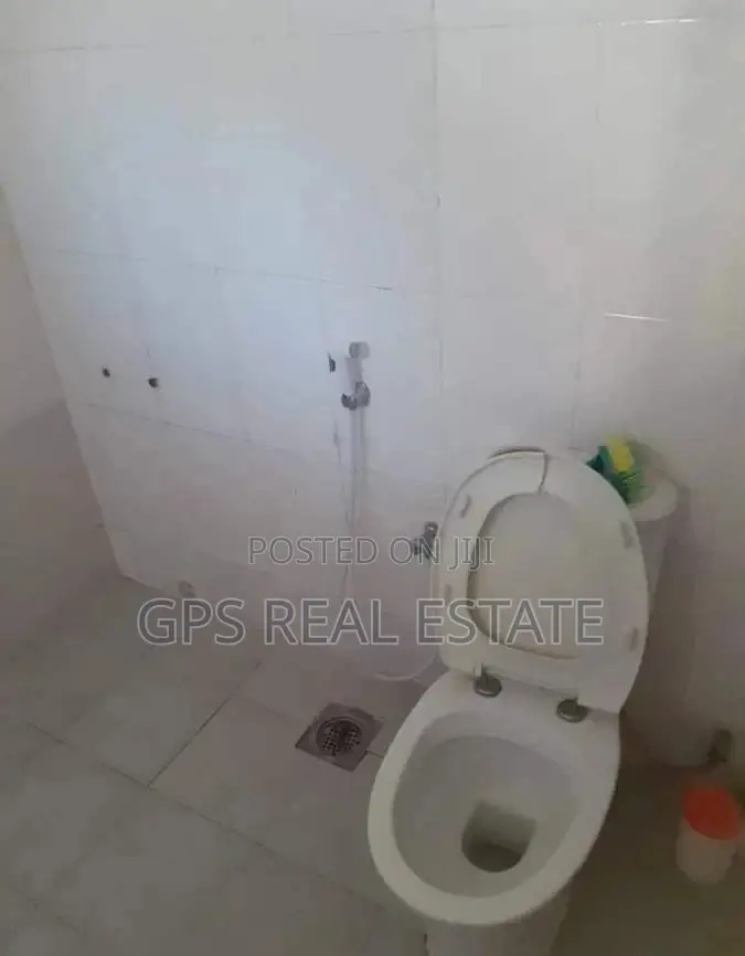 5bdrm House in Max Evarst, Kinondoni for Rent