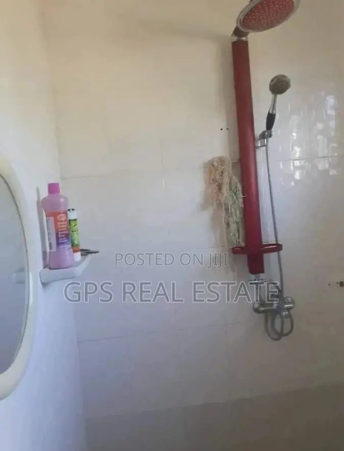 5bdrm House in Max Evarst, Kinondoni for Rent