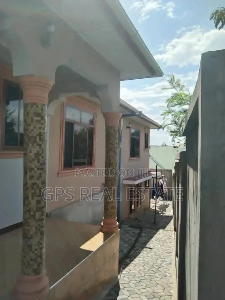 5bdrm House in Max Evarst, Kinondoni for Sale