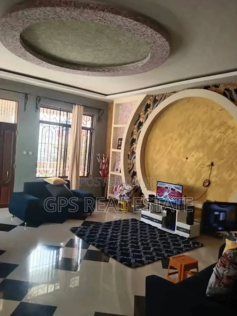 5bdrm House in Max Evarst, Kinondoni for Sale