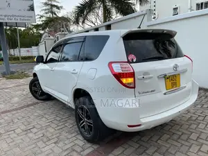 Toyota Vanguard 2008 White