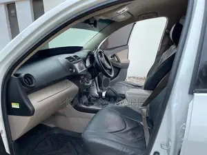 Toyota Vanguard 2008 White