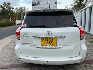 Toyota Vanguard 2008 White