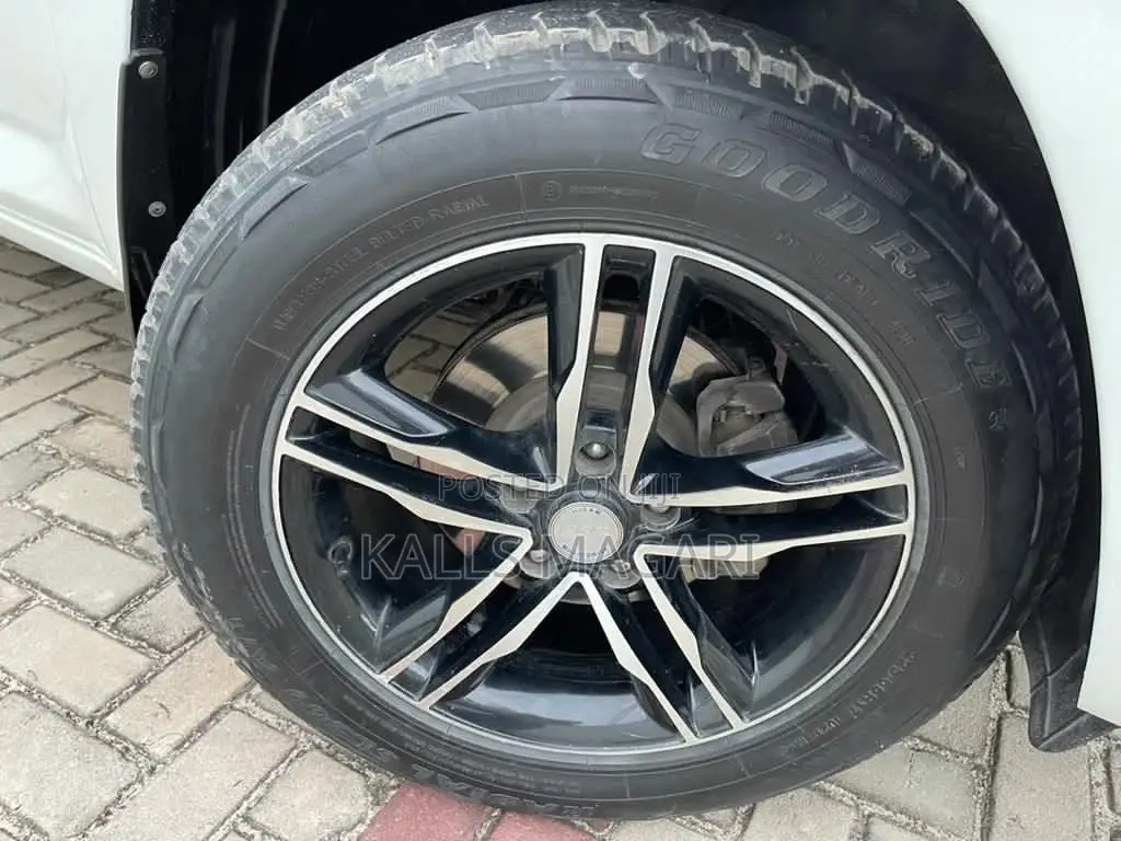 Toyota Vanguard 2008 White
