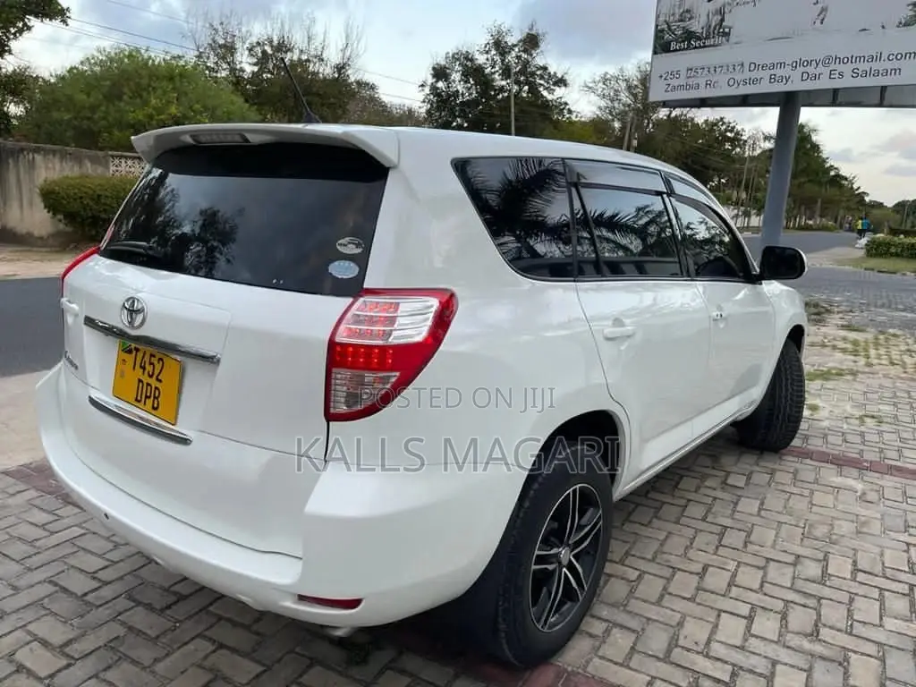 Toyota Vanguard 2008 White