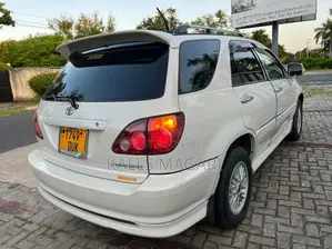 Toyota Harrier 2000 White