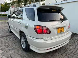 Toyota Harrier 2000 White