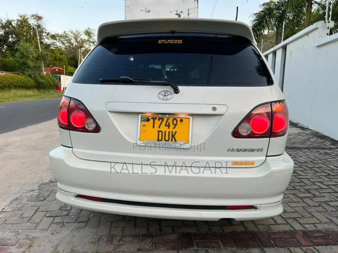 Toyota Harrier 2000 White