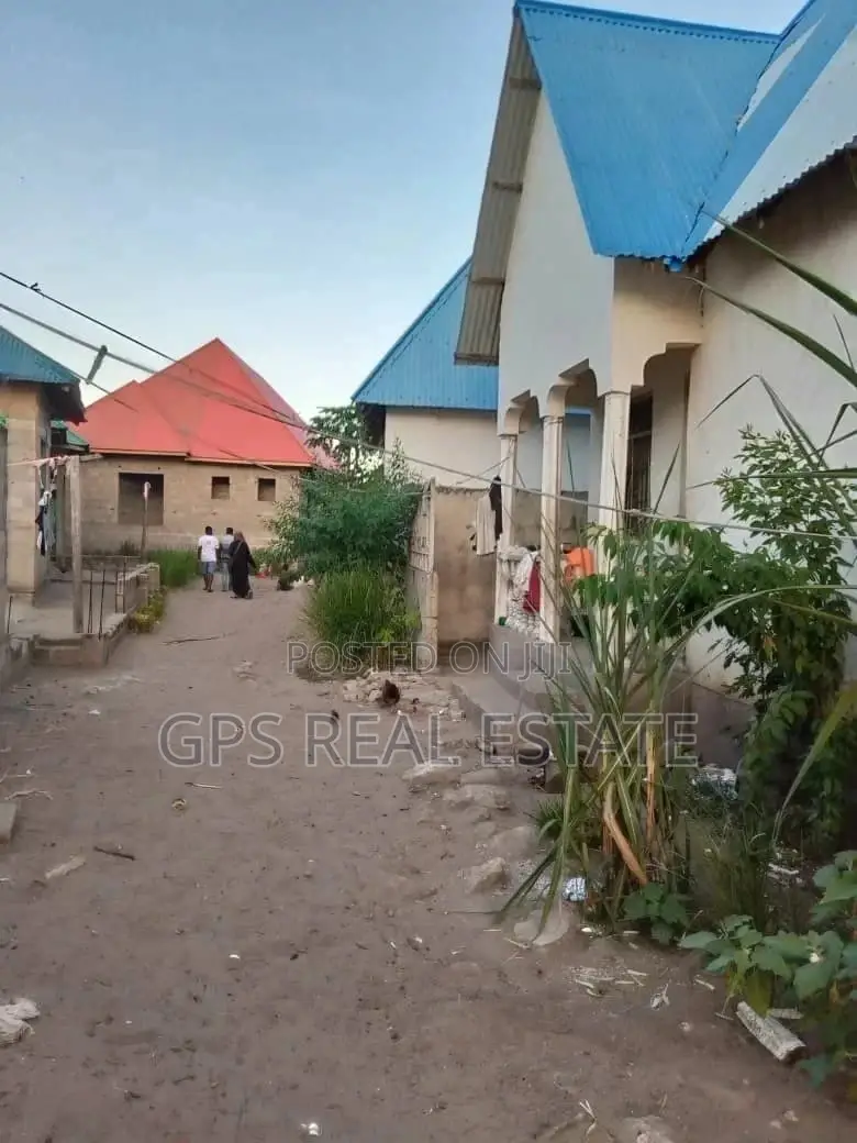 3bdrm House in Max Evarst, Temeke for Sale